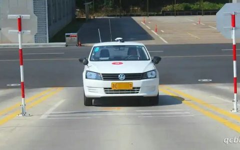 科二坡起怎么避免熄火溜车