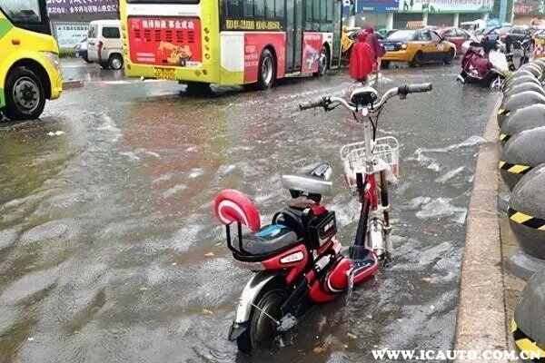 电瓶车可以淋雨吗？电瓶车淋雨会有事吗