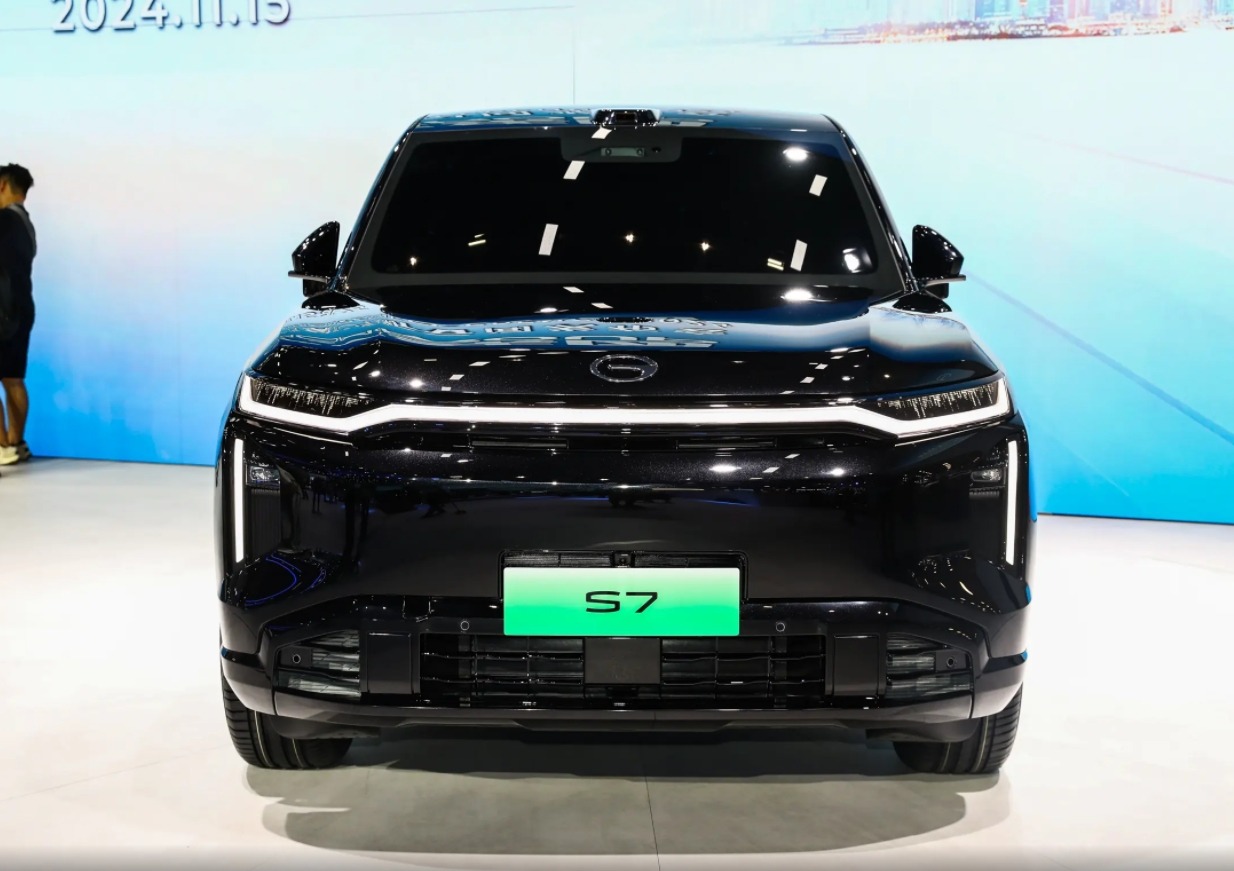 广汽传祺S7，后排带腿托的5座SUV，1.5T插混四驱能耗如何？