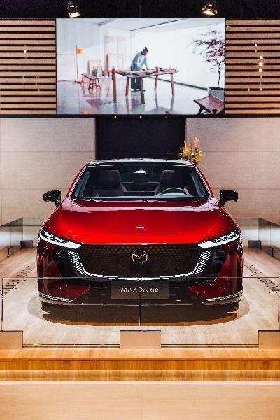 马自达MAZDA6e亮相布鲁塞尔：开启全球电动汽车新时代