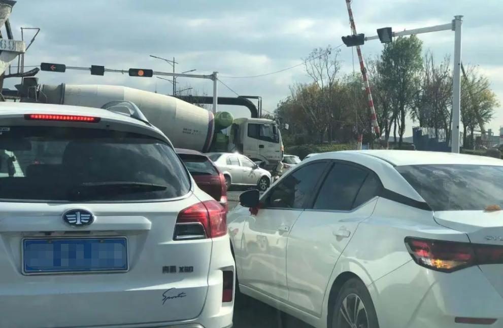 高手开车5大特点，能做到三个就算老司机，看看你占了几个？