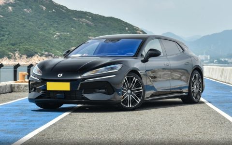 实拍腾势Z9 GT顶配，猎装车身、3秒级破百，41.48万值得选吗？